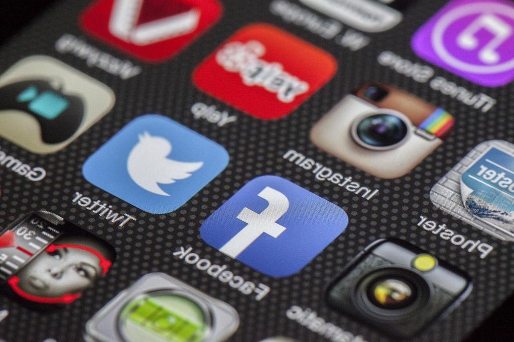 Open blog page showing mobile technology articles